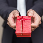 10 Gifts Under $100 That Will Impress Wealthy Clients
