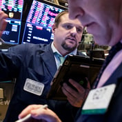 Schwab, NYSE and Citadel Unite Against SEC Market-Rules Revamp