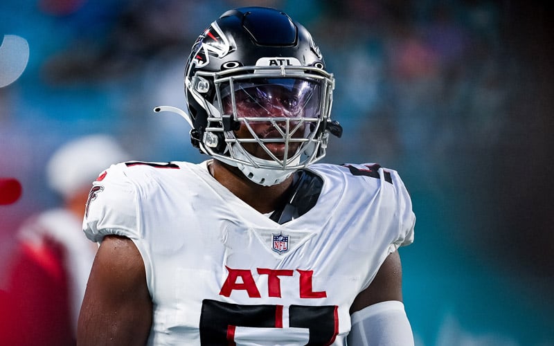 Atlanta Falcons linebacker Brandon Copeland (51) lines up on defense during  an NFL football game against the Carolina Panthers, Sunday, Dec. 12, 2021,  in Charlotte, N.C. (AP Photo/Brian Westerholt Stock Photo - Alamy