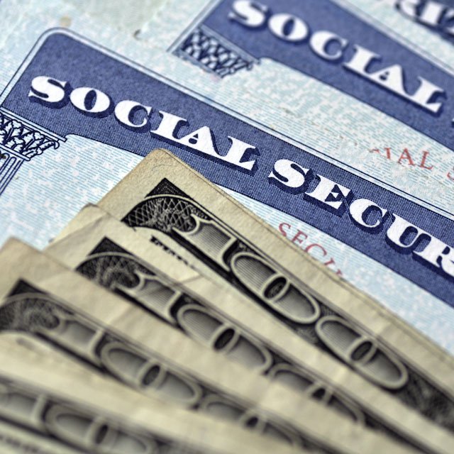Individuals Underestimate Social Safety Revenue by $1,900: Examine